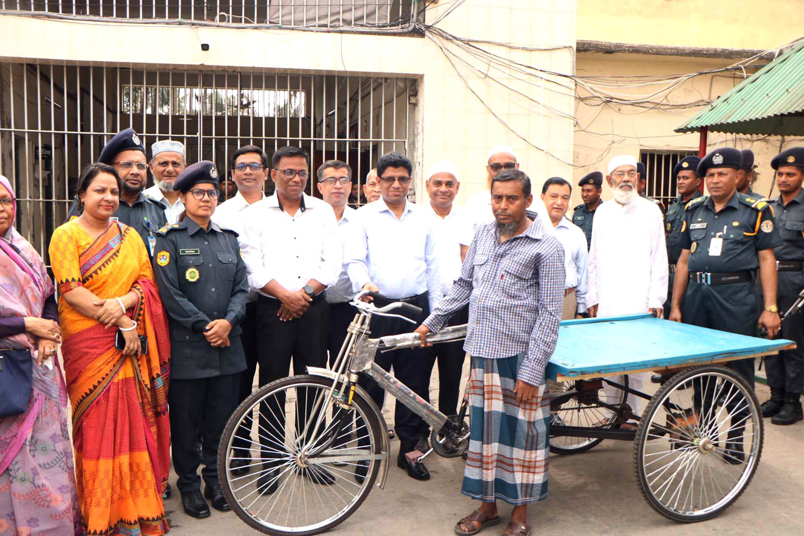 ওলিউলকে বাঁচার স্বপ্ন দেখালেন ডিসি শহিদুল ইসলাম