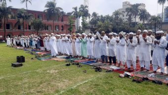 বরিশালে আল্লাহর রহমত কামনায় ইসতেসকার নামাজ অনুষ্ঠিত হয়