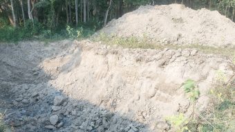 লালমোহনে মন্দিরের জমিতে জোরপূর্বক  বসতভিটা নির্মাণের অভিযোগ