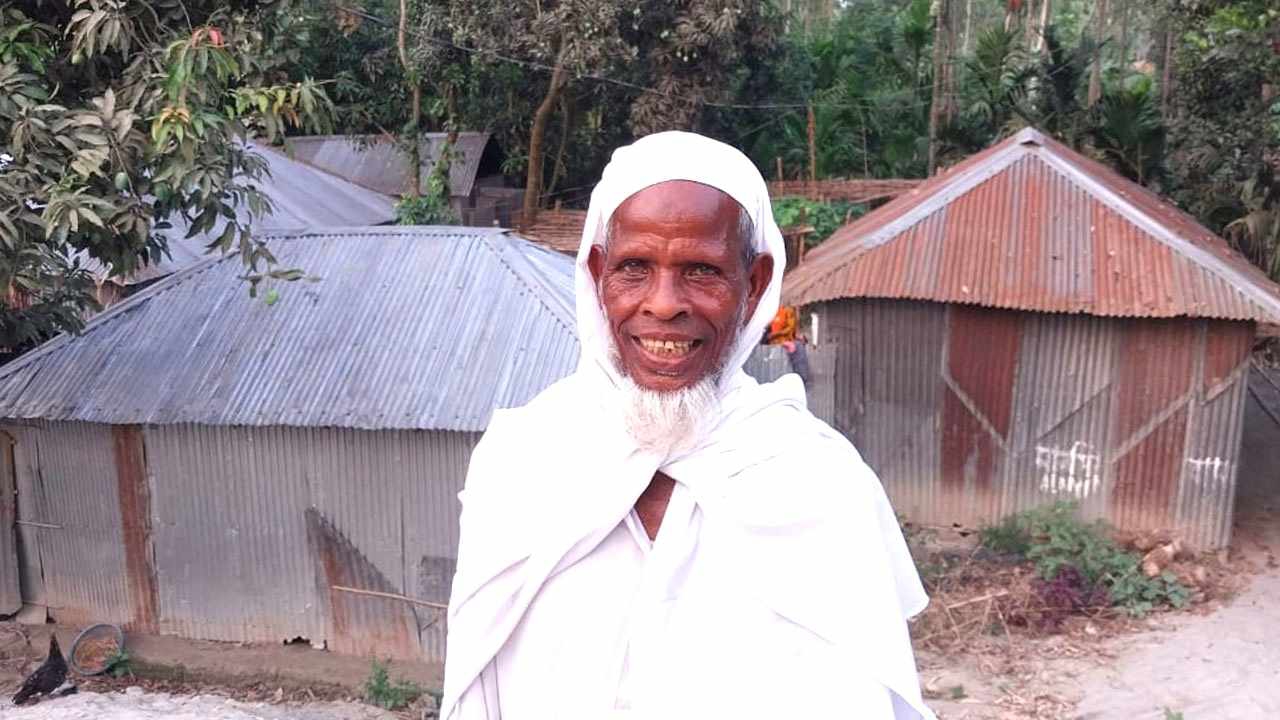 দিনমজুর ইনছান আলী টানা ৪২ বছর ধরে রোজা রাখে  এবার যাচ্ছেন হজে