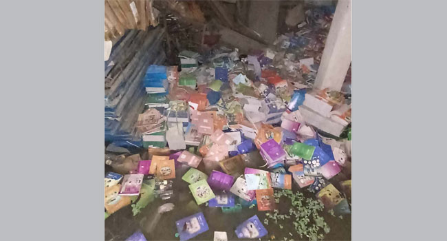 ঘূর্ণিঝড় রেমেল : দশমিনায় বিদ্যালয়ের বই পানিতে ভাসছে