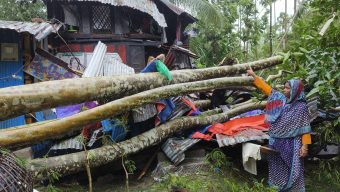 মোর ঘর গরু সব গ্যালো এহন মুই কুম্মে যামু কি হরমু