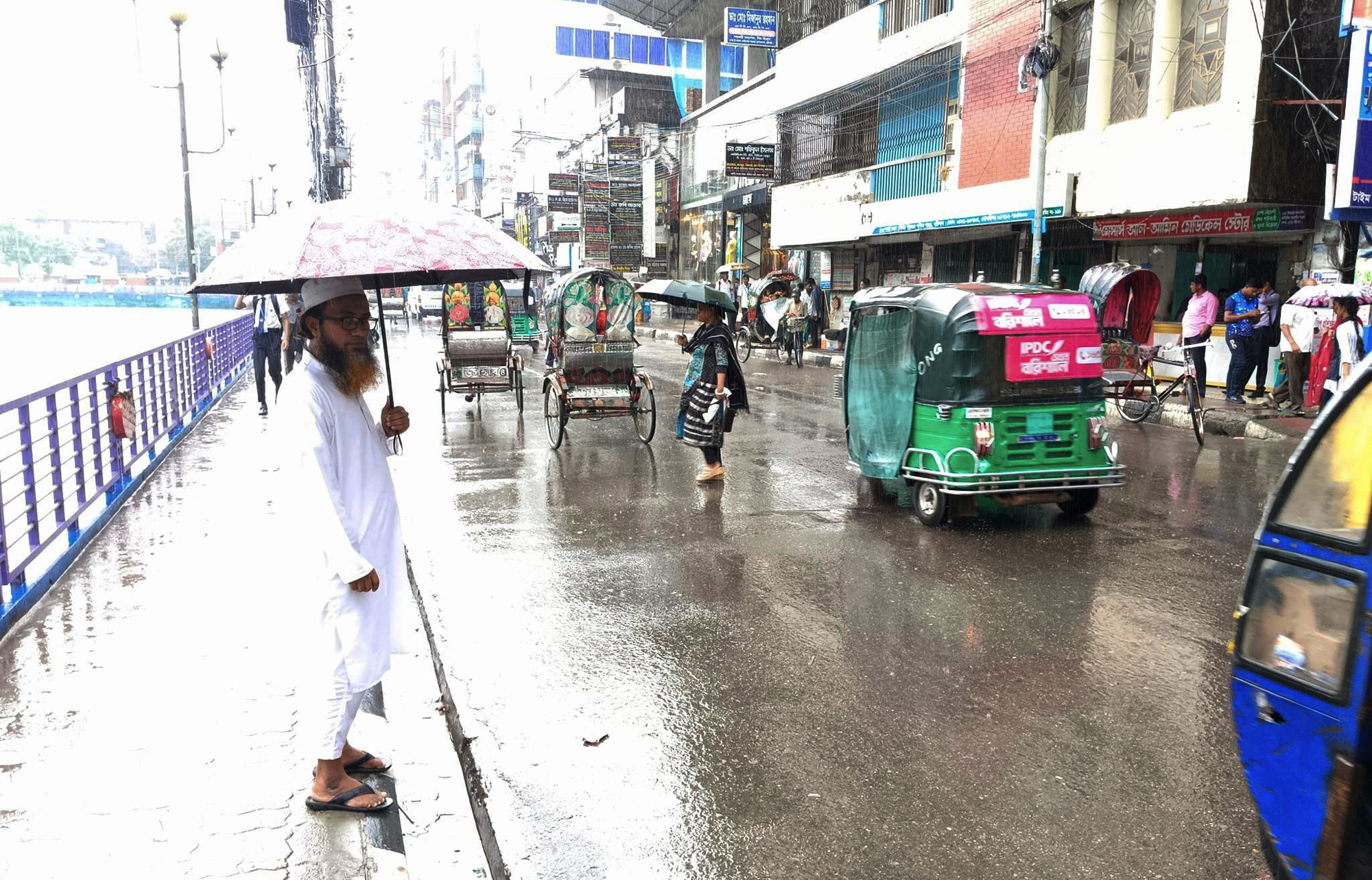 বরিশালে ভ্যবসা গরম, অবশেষে বৃষ্টি