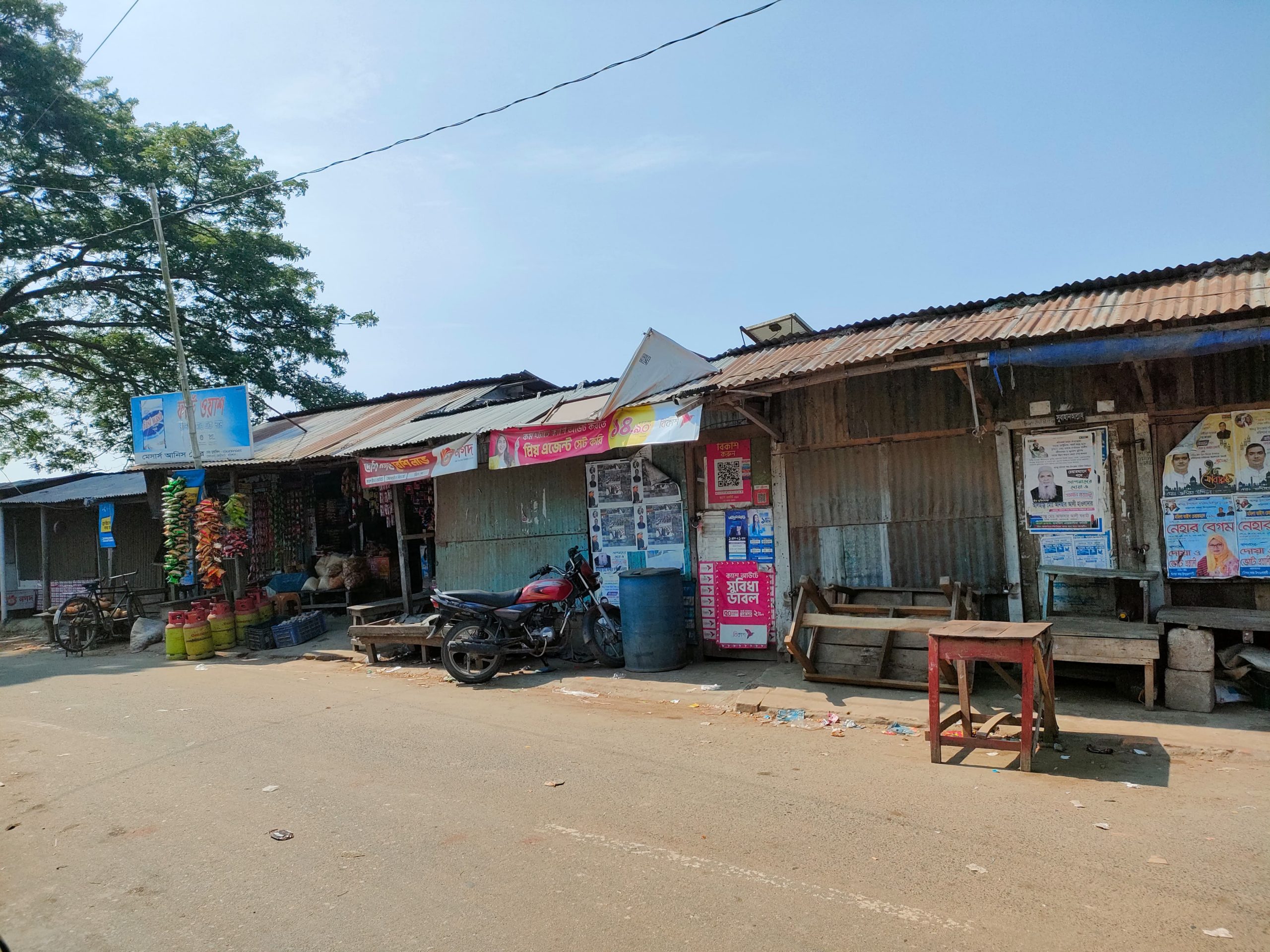 ব্যবসা প্রতিষ্ঠান পুড়িয়ে-গুড়িয়ে দেওয়ার হুমকি সংবাদ সম্মেলনে অভিযোগ