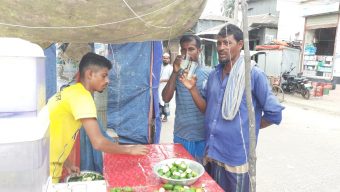 গরমে বেড়েছে লেবুর শরবতের কদর