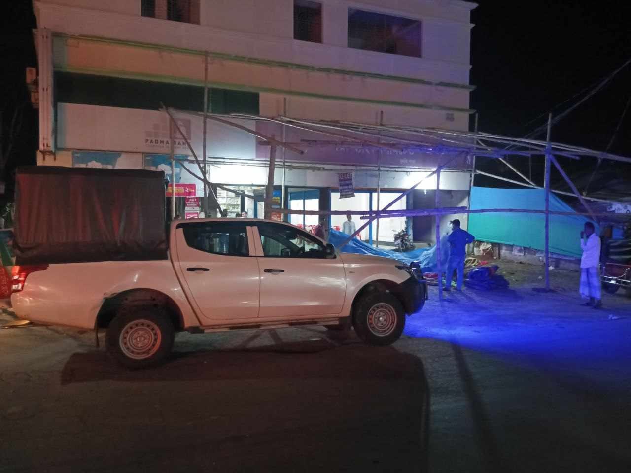 দুমকী উপজেলায় নির্বাচনে অবৈধ ক্যাম্প ভেঙে দিলেন ইউএনও