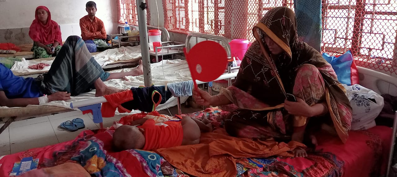 বিদ্যুৎ নেই অন্ধকারে মনপুরা উপকূল, হাসপাতালে রোগিদের দুর্ভোগ চরমে