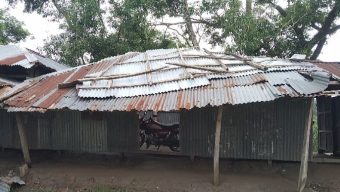 লালমোহনে জরাজীর্ণ টিনশেড ঘরেই চলছে বাংলাবাজার মাহমুদিয়া মাদ্রাসার পাঠদান