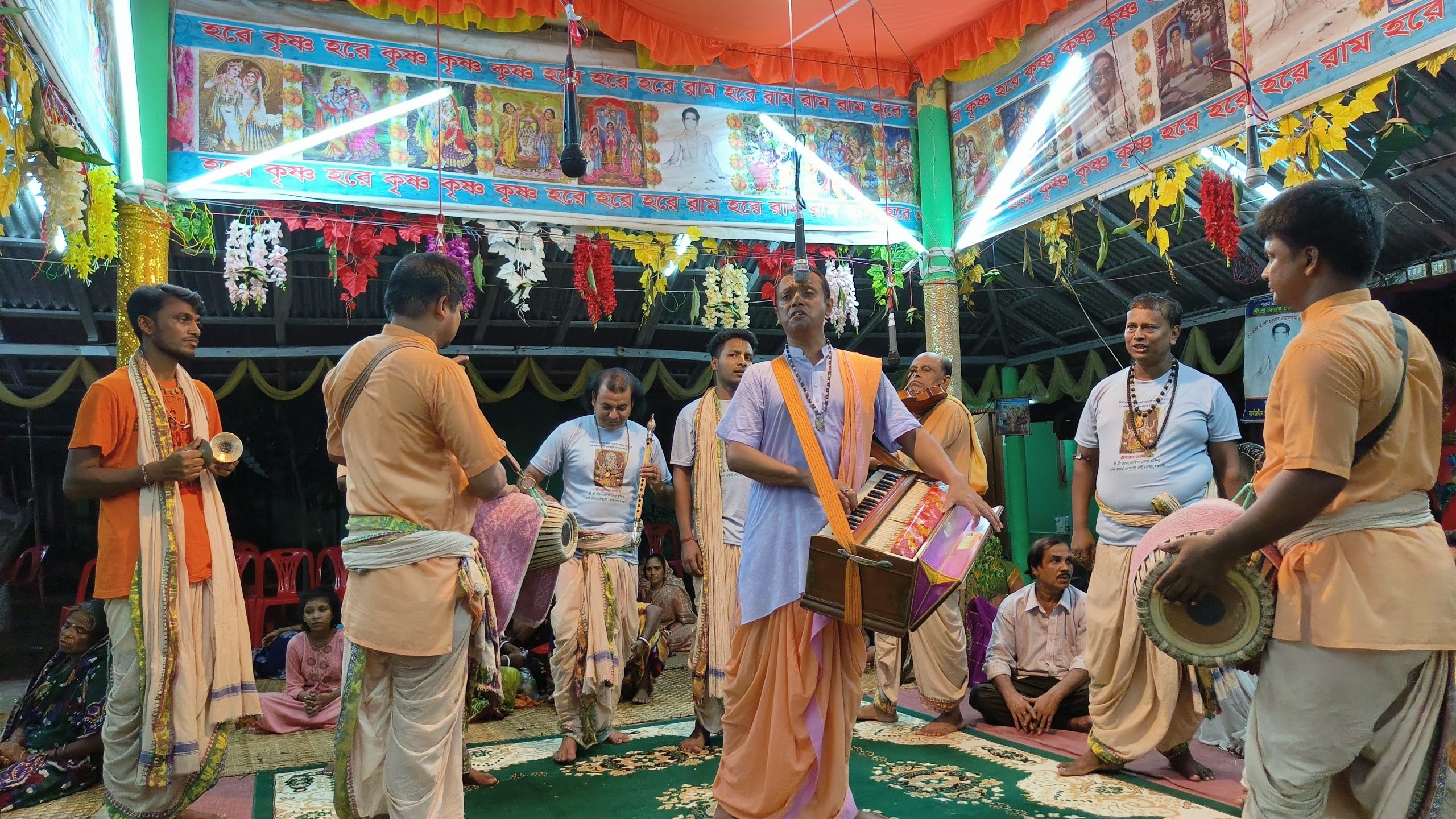 বেতাগীতে রাধাগোবিন্দ মন্দিরের কৃষ্ণনাম কির্ত্তন সম্পন্ন