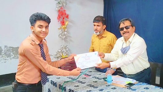 বিতর্ক প্রতিযোগিতায় বিভাগীয় পর্যায়ে হা-মীম রেসিঃ স্কুল অ্যান্ড কলেজের শিক্ষার্থী তামিমের প্রথম স্থান অর্জন