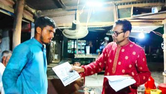 উপজেলা মহিলা ভাইস চেয়ারম্যান পদে মায়ের বিজয় সুনিশ্চিতে ভোটারদের দ্বারেদ্বারে সন্তানের ভোট প্রার্থনা