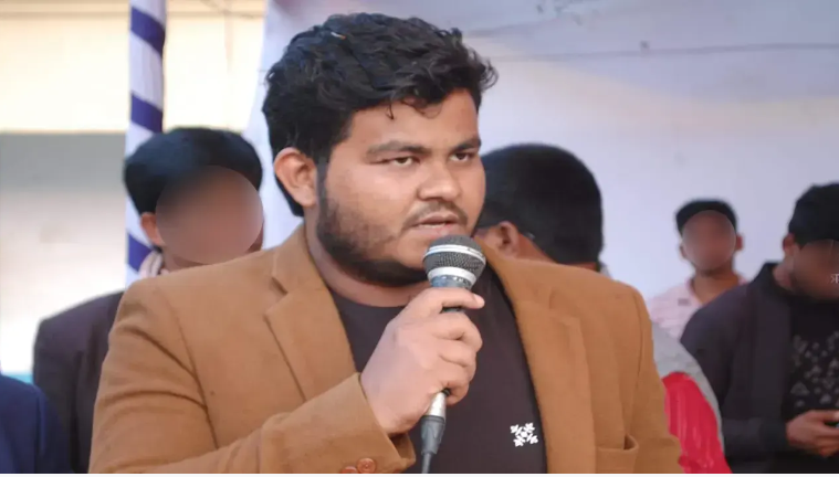 বাউফলে বস্তাভর্তি অস্ত্র নিয়ে ছাত্রলীগ নেতা ধরা, মুচলেকাইতে দফারফা