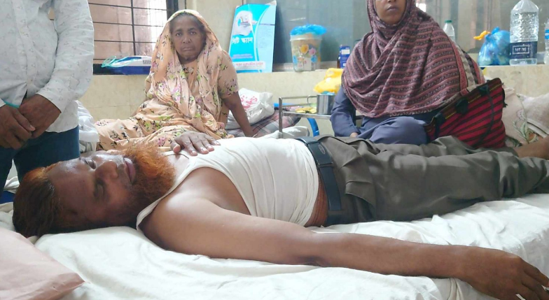 সহকারী শিক্ষককে চ*র-থা*প্পড় মা*রলেন প্রিন্সিপাল