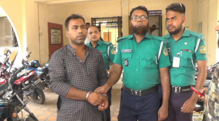 বরিশালে সংবাদ সংগ্রহকালে সাংবাদিকদের উপর আনারস সমর্থকদের হামলা, ইউপি সদস্য গ্রেফতার