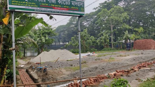বরিশালে ওয়াকফ ষ্টেট’র সম্পত্তিতে অবৈধভাবে স্থাপনা নির্মানের অভিযোগ