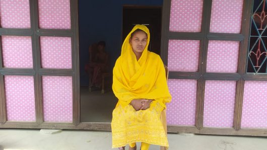 প্রেমিকের বাড়িতে দুই সন্তানের জননীর অনশন