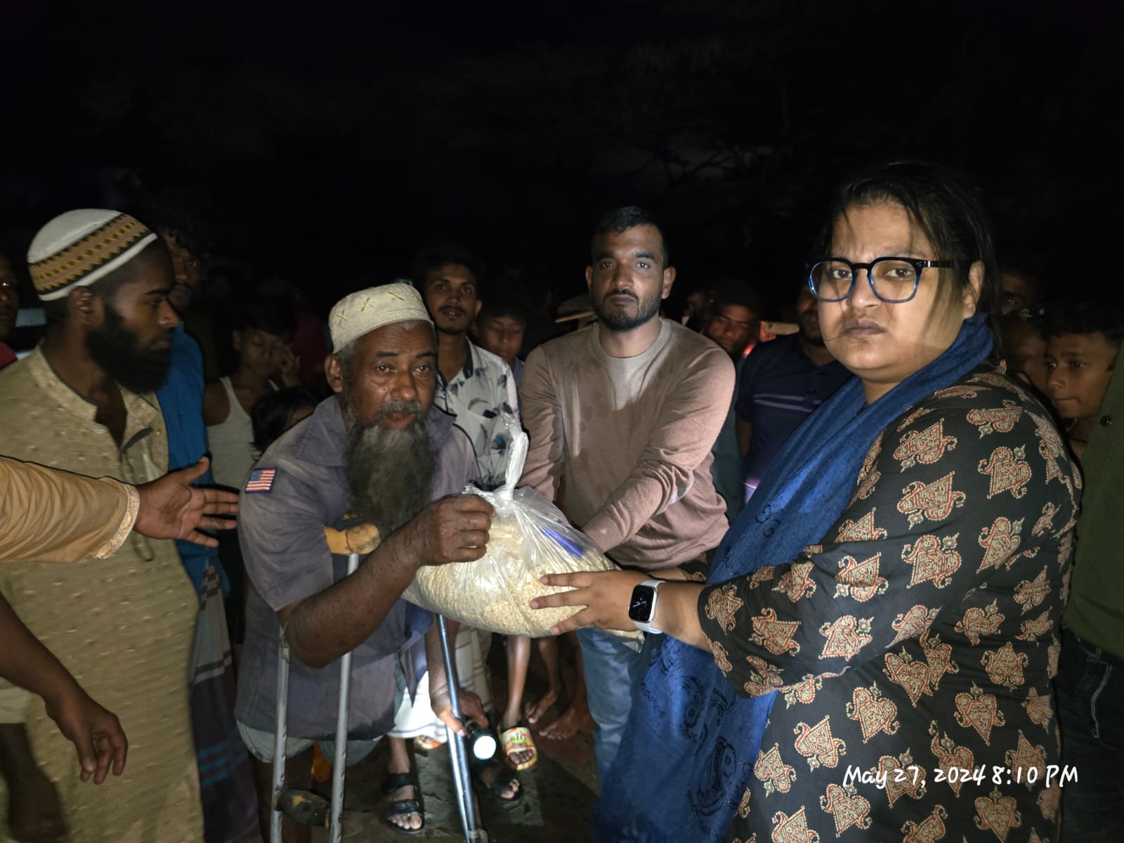 চরফ্যাশনে রাতেই ত্রাণ নিয়ে ছুটে গেলেন ইউএনও