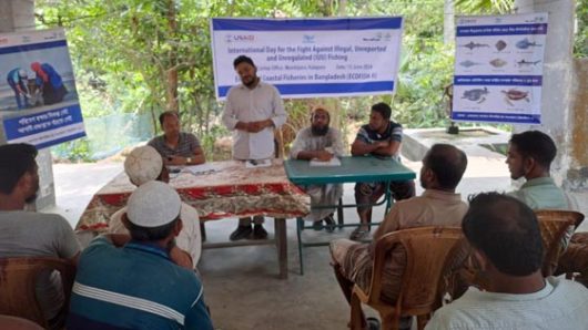 কুয়াকাটায় সমুদ্রে অবৈধ ও অনিয়ন্ত্রিত মাছ শিকার বন্ধে সভা