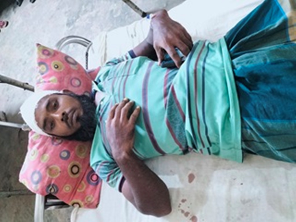 দৌলতখানে জমাজমি নিয়ে সংঘর্ষে বাবা ছেলে আহত