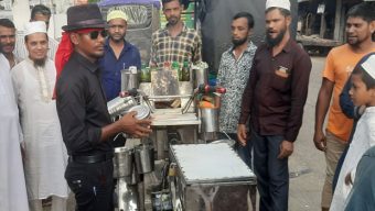 ভোলায় চানাচুর বিক্রেতা ‘মাইকেল জ্যাকসন’