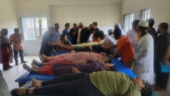 আমতলীতে মাইক্রোসসহ সেতু ধসে খালে ৯জনের লাশ উদ্ধার