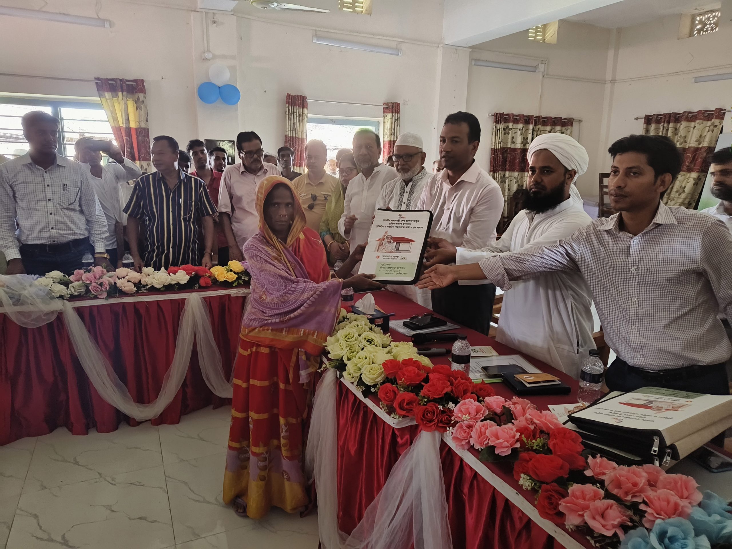আমতলীতে ঘর পেল ১০০ ভূমিহীন পরিবার