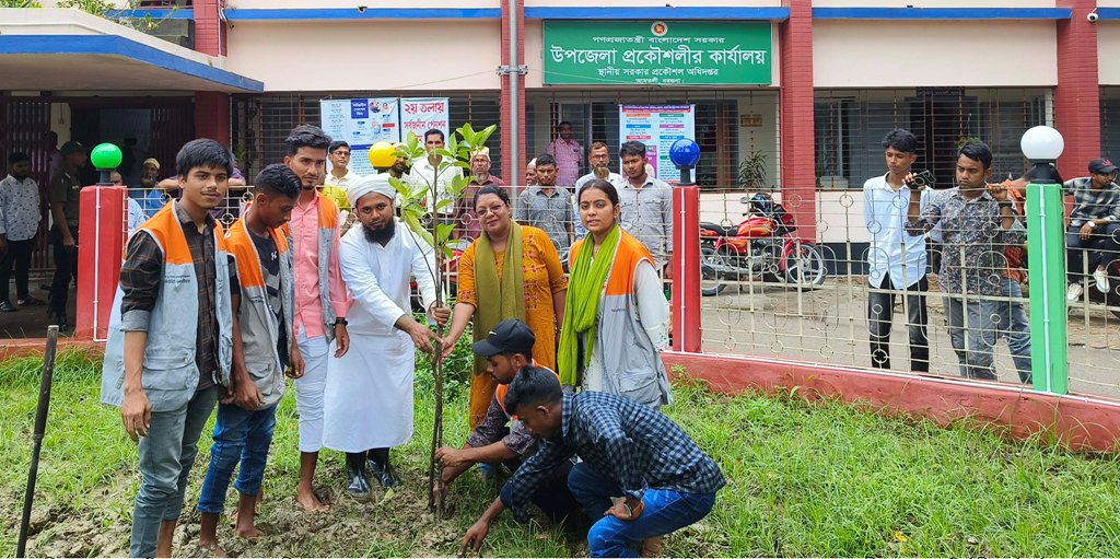 আমতলীতে এনএসএস ও ওয়ার্ল্ড ভিশনের বৃক্ষরোপন কর্মসূচীর উদ্বোধন