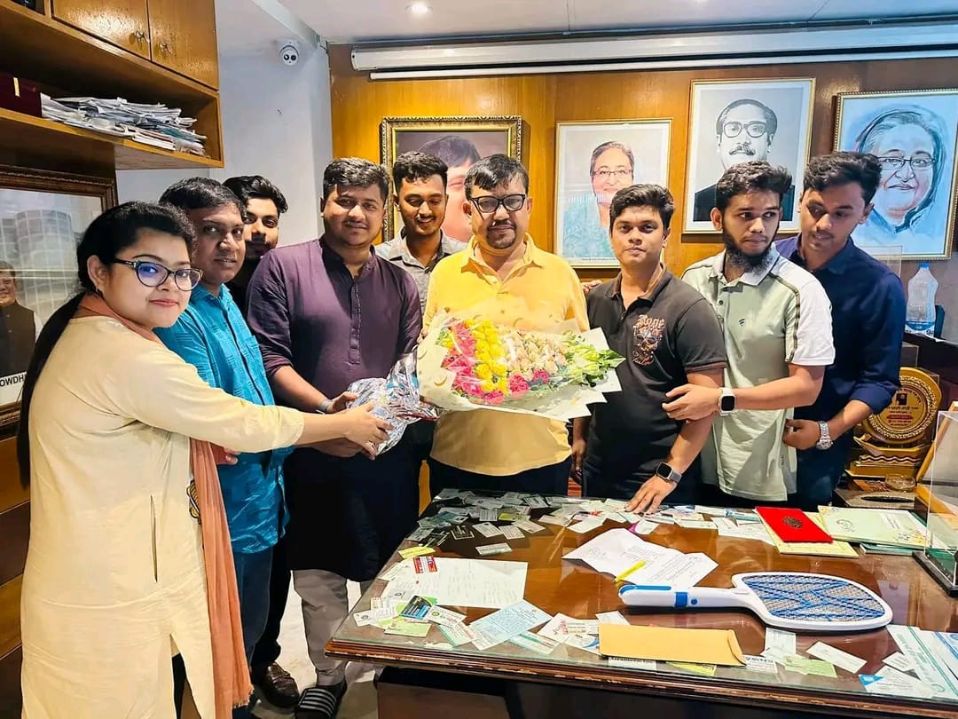 ঢাকাস্থ লালমোহন স্টুডেন্টস্ ইউনিয়নের নতুন কমিটির পক্ষ থেকে এমপি শাওনকে ফুলেল শুভেচছা