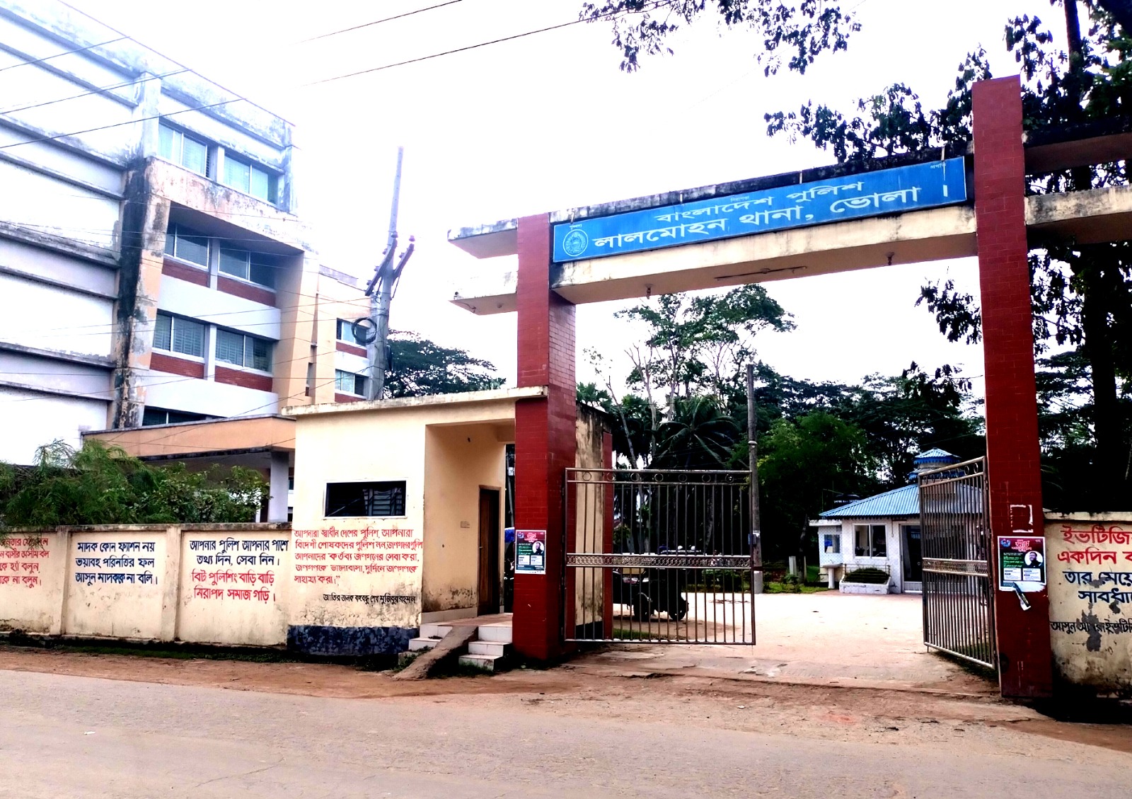 লালমোহনে কিশোরীর ঝুলন্ত মরদেহ উদ্ধার