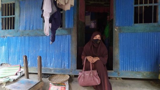 নলছিটিতে স্ত্রীর স্বীকৃতির দাবিতে স্বামীর বাড়িতে গৃহবধূর অনশন