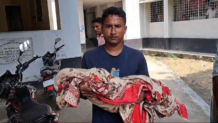 মনপুরায় বাবা-মা ভোট দিতে গিয়ে পুকুরের পানিতে ডুবে এক শিশুর মৃত্যু