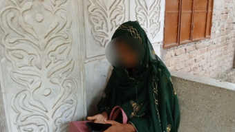 পটুয়াখালীতে বিয়ের দাবিতে কাওসারের বাড়িতে তরুণী