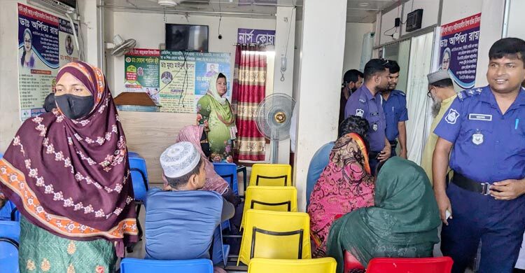 মহিপুরে অপারেশন থিয়েটারে আয়া দিয়ে সন্তান প্রসব, বিশ্রামে চিকিৎসক