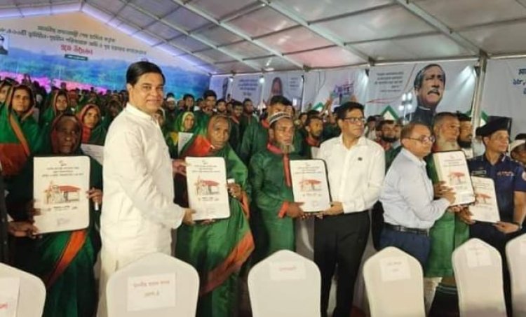 চরফ্যাশনে ঈদুল আযহায় শেখ হাসিনার উপহার পেলেন ১১শ‘ গৃহহীন পরিবার