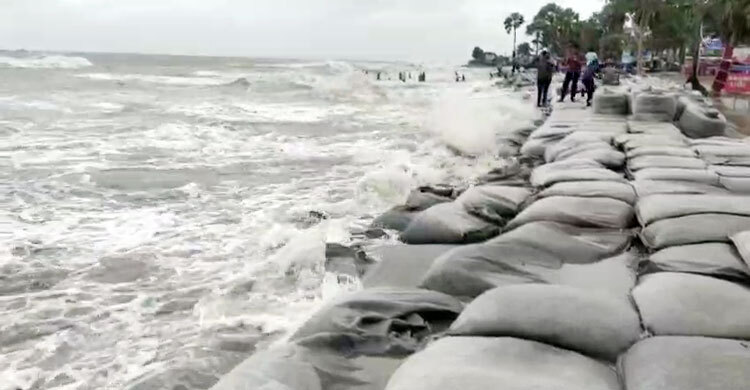 উত্তাল বঙ্গোপসাগর