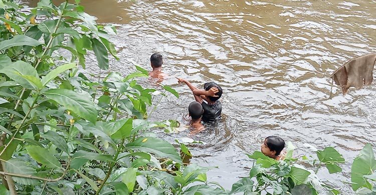 ঝালকাঠিতে দুর্যোগ কাটলেও কাটেনি দুর্ভোগ