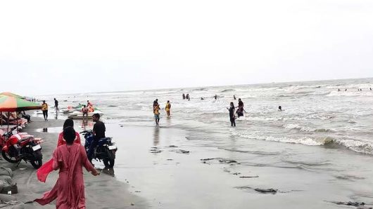 দিনে দিনে সংকুচিত হয়ে আসছে কুয়াকাটার সৈকত