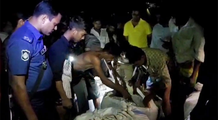 পটুয়াখালীতে যাত্রীবাহী বাসে সাড়ে ২৬ মণ সামুদ্রিক মাছ জব্দ