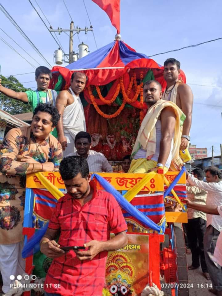 লালমোহনে সনাতন ধর্মাবলম্বীদের রথযাত্রা উৎসব অনুষ্ঠিত