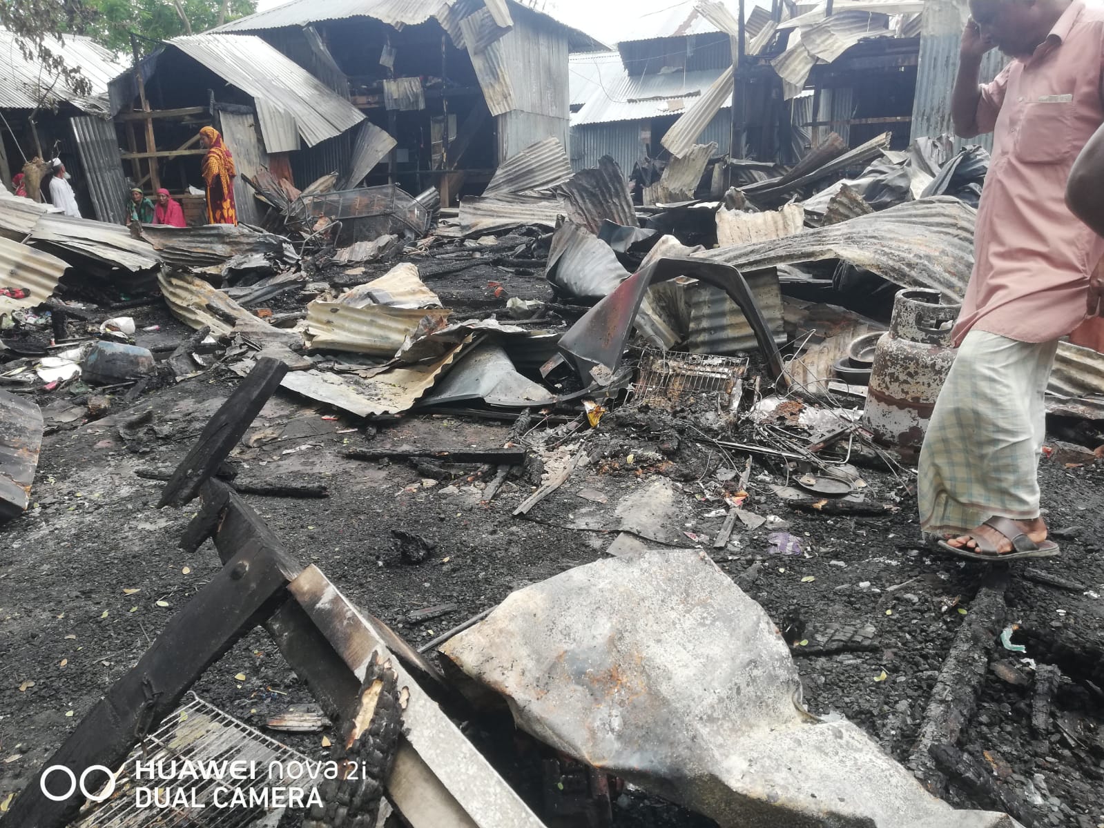 বেতাগীর বদনীখালী বাজারে আগুনে পুড়ল ৭ দোকান ও বসতঘর