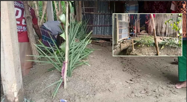 ভোলায় কবরস্থানে জায়গা না পেয়ে ঘরের মেঝেতেই মাকে দাফন