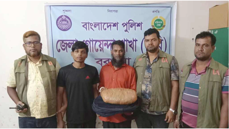 বরগুনায় স্কুল ব্যাগে বই নয়, মিলল গাঁজা