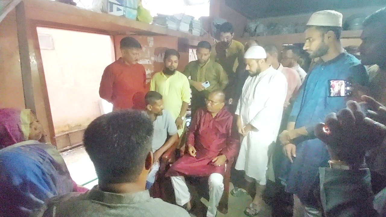 বোরহানউদ্দিনের প্রয়াত মিলন মিয়ার শোকাহত পরিবারের পাশে এমপি মুকুল