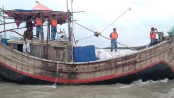 ভোলায় ১৩ জেলে নিয়ে ট্রলারডুবি, নিখোঁজ ৮