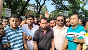 উজিরপুরের মিজানের কবর জিয়ারত করলেন কেন্দ্রীয় স্বেচ্ছাসেবক দল নেতা সেতু