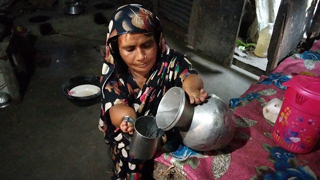 সকলের সহায়তায় দুইফুট উচ্চতার জোসনার জীবন চলছে