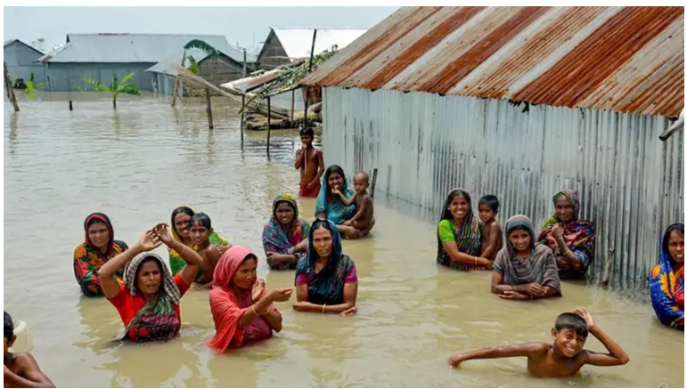 বন্যায় বিপর্যস্ত ১৩ জেলায় মানবিক বিপর্যয়