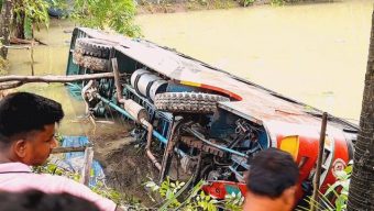 ঝালকাঠিতে পৃথক দুটি বাস দুর্ঘটনায় আহত ২০ যাত্রী