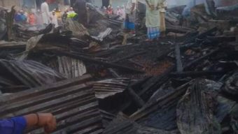 লালমোহনে অগ্নিকান্ডে ৭ ব্যবসা প্রতিষ্ঠান পুড়ে ছাই