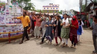 টোল বন্ধের দাবীতে বেতাগীতে বৈষম্য বিরোধী ছাত্র আন্দোলনের শিক্ষার্থীদের বিক্ষোভ মিছিল